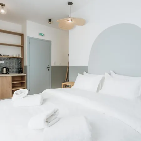 Canvas Color Your Stay Volos Buitenkant foto