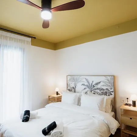 Canvas Color Your Stay Volos Buitenkant foto