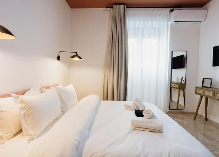 Canvas Color Your Stay
